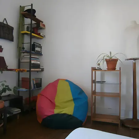 Small Niponic Room At The Republica Das Bananas - Close To The City Center *